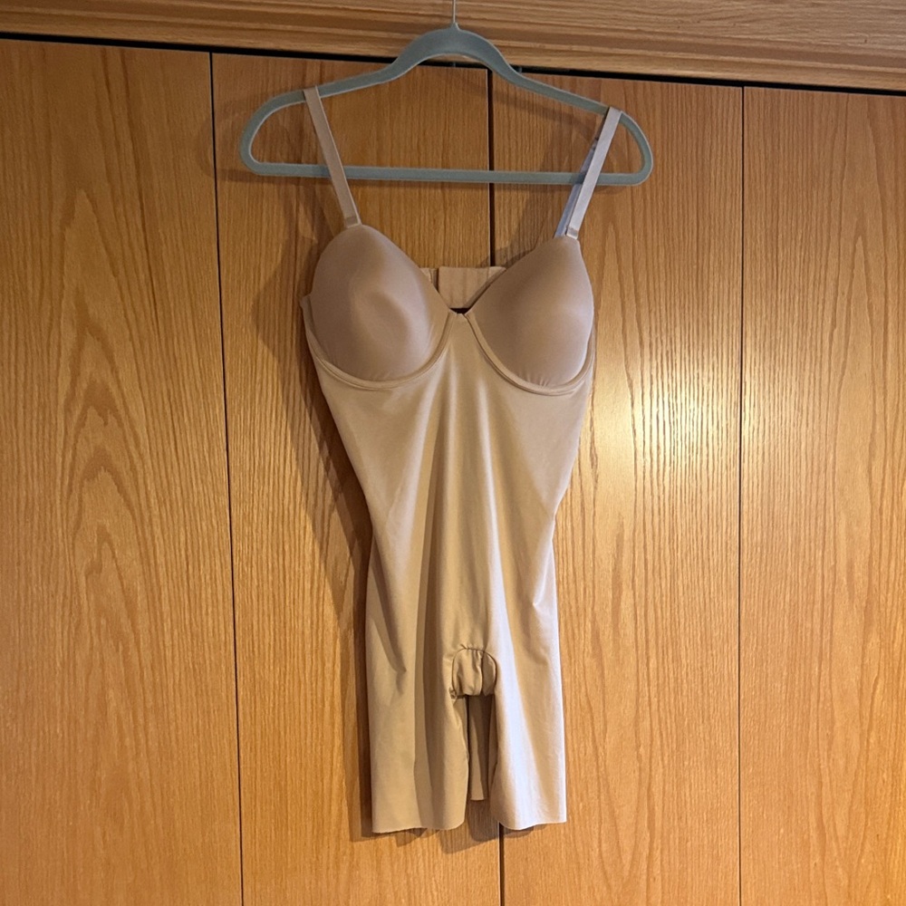 Seamless Nude Shaping Bodysuit with Built-In Cups